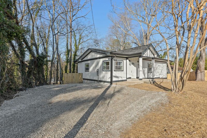 2 Lynn Garden Rd, Rossville, GA 30741