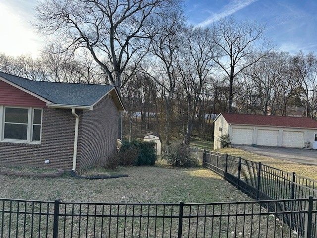 139 Lakeside Park Dr, Hendersonville, TN 37075