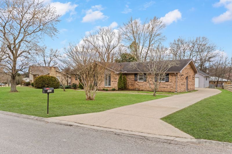 107 Willis Dr, Hendersonville, TN 37075