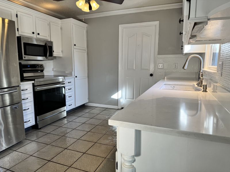 5835 Foothills Dr, Murfreesboro, TN 37129