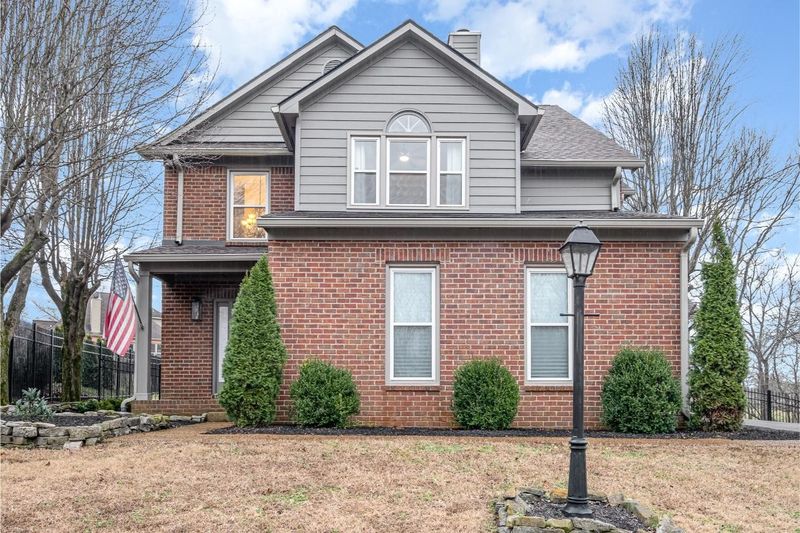 661 Pembroake Ln, Franklin, TN 37064