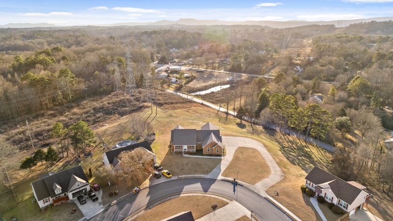 220 Battle Bluff Dr, Rossville, GA 30741