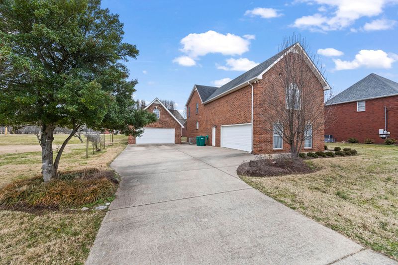 2901 Iona Dr, Smyrna, TN 37167