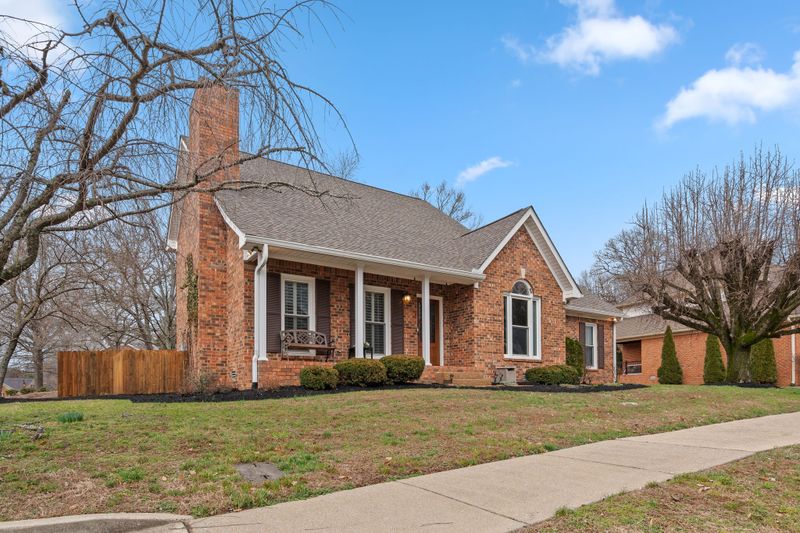 102 Middleboro Cir, Franklin, TN 37064