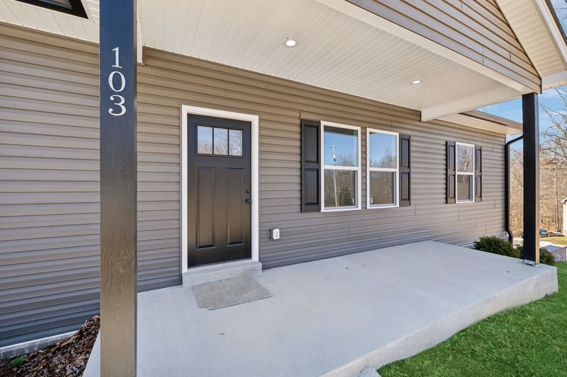 103 Kodiak Dr, White Bluff, TN 37187