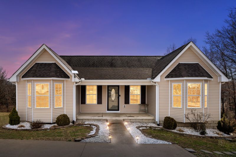 984 Hooper Rd, Charlotte, TN 37036