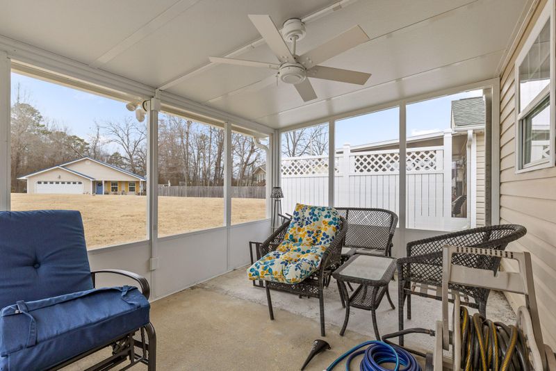 53 Anchor Dr, Rossville, GA 30741