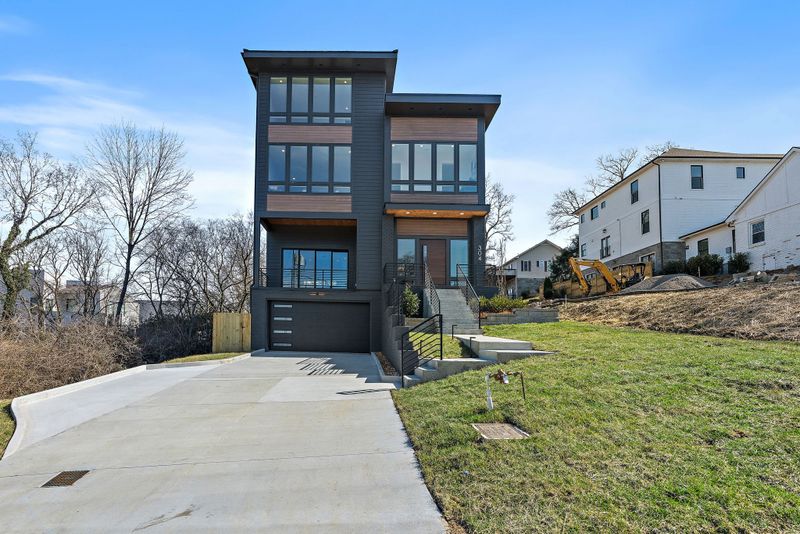 304 35th Ave N, Nashville, TN 37209