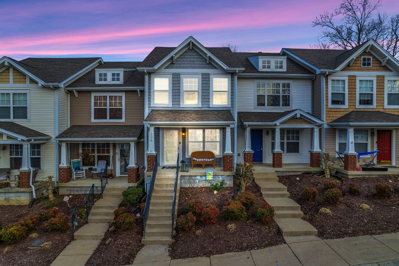 606 Flintlock Ct, Nashville, TN 37217