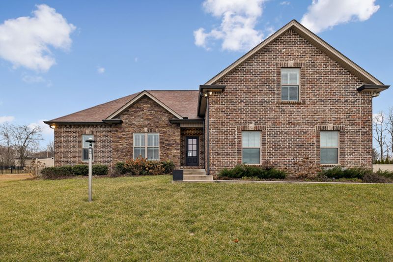 3064 Bristol Ln, Greenbrier, TN 37073
