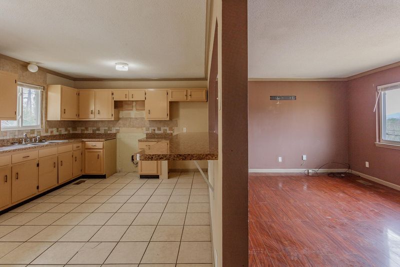 950 N Pine St, Rossville, GA 30741