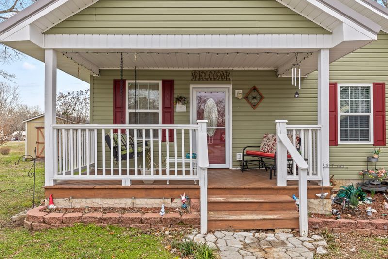 906 Stewart Ave, Chickamauga, GA 30707