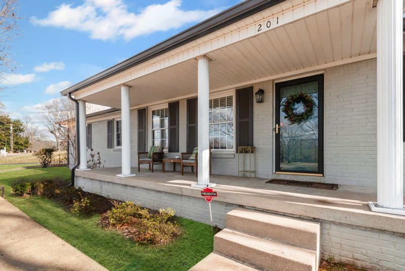 201 Sunnyside Ln, Columbia, TN 38401
