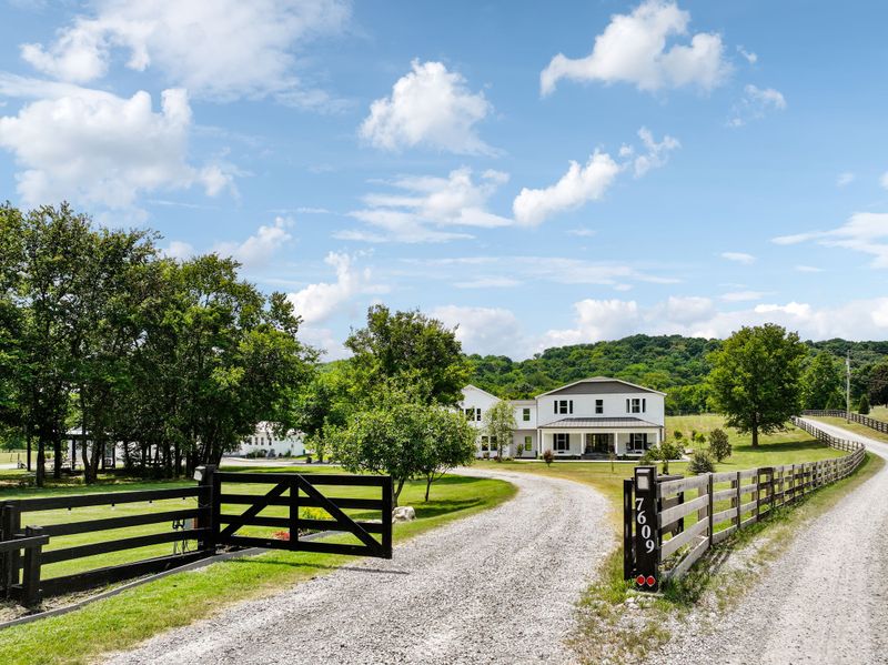 7609 Nolensville Rd, Nolensville, TN 37135