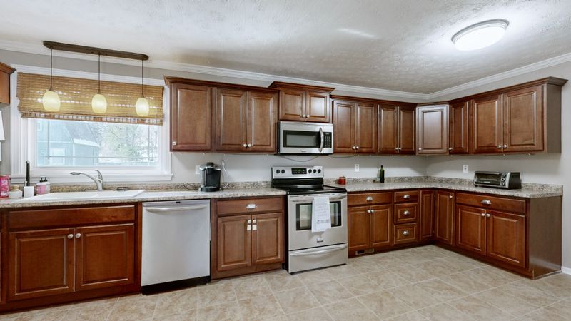 712 Stanvid Dr, Nashville, TN 37216