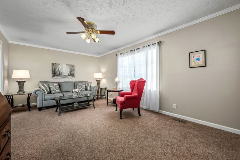 911 Squire Ct, Murfreesboro, TN 37129