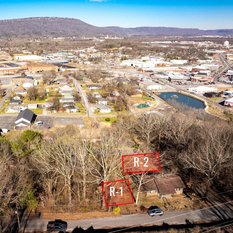 301 Dempsey Ln, Rossville, GA 30741