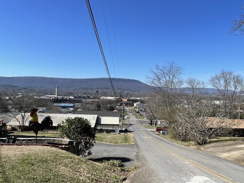 301 Dempsey Ln, Rossville, GA 30741