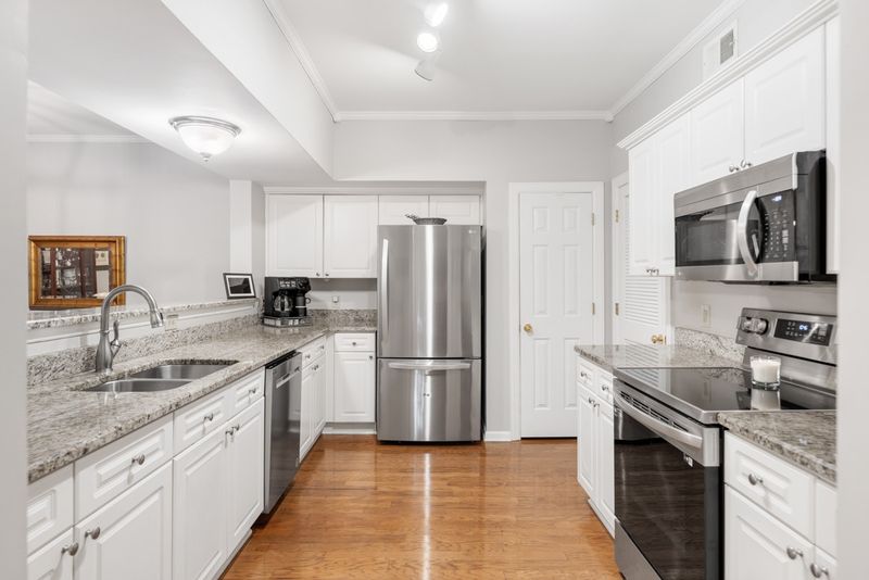 6820 Highway 70 S #306, Nashville, TN 37221
