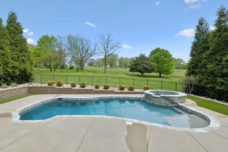 1916 Springcroft Dr, Franklin, TN 37067