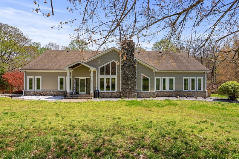 4463 James Stone Rd, Cedar Hill, TN 37032