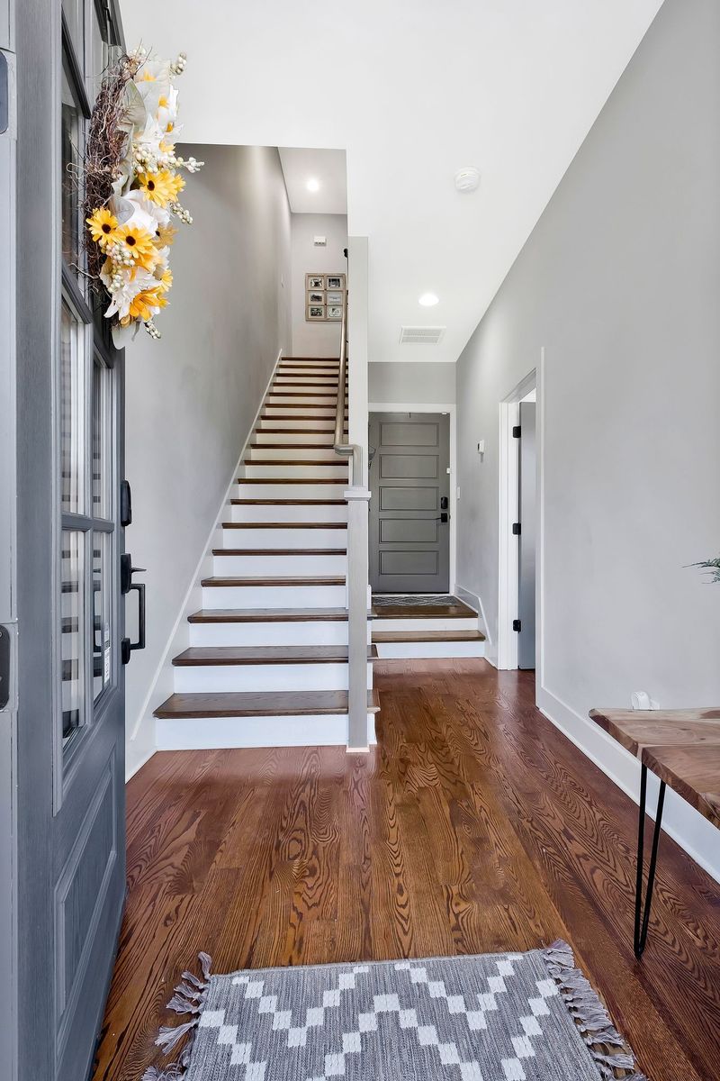 946 Riverside Dr, Nashville, TN 37206