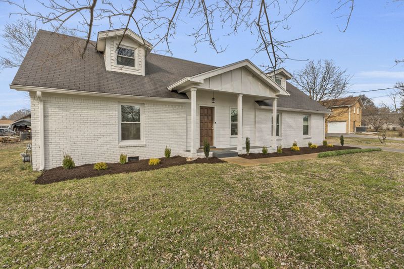 137 Oak Valley Dr, Nashville, TN 37207
