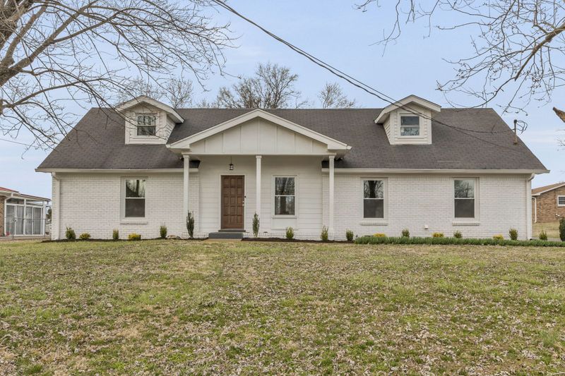 137 Oak Valley Dr, Nashville, TN 37207