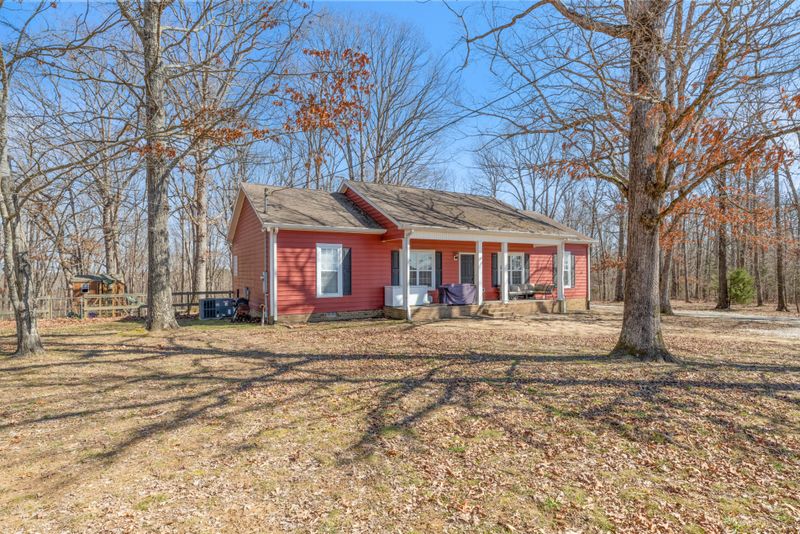 2001 Tennessee City Rd, Mc Ewen, TN 37101