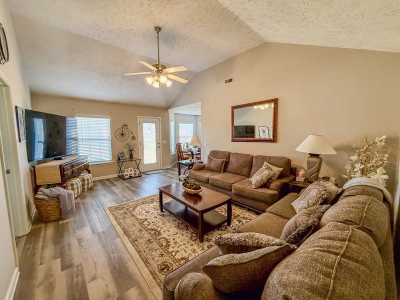 217 Breeze Dr, Murfreesboro, TN 37129