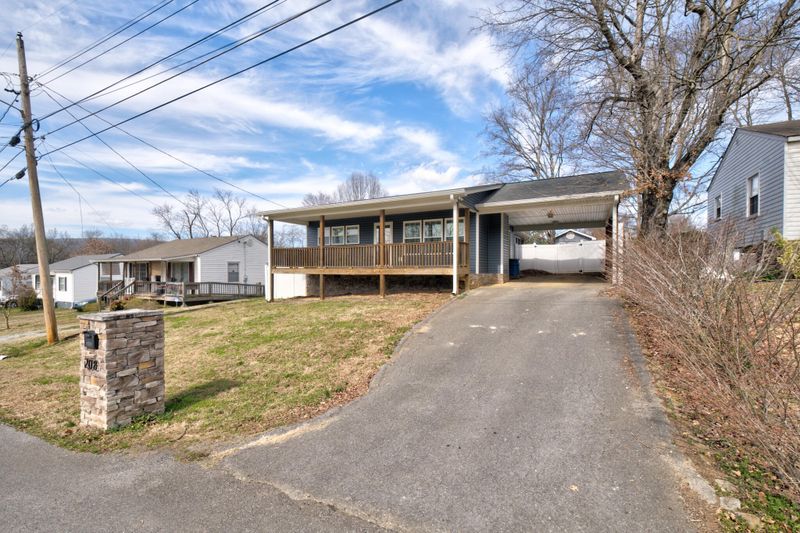 208 Cave St, Rossville, GA 30741
