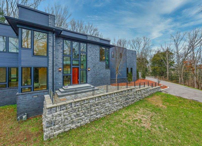 7047 Asberry Dr, Nashville, TN 37221