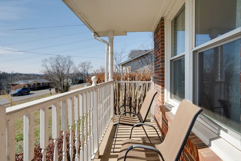 127 Dennis Rd, Hendersonville, TN 37075
