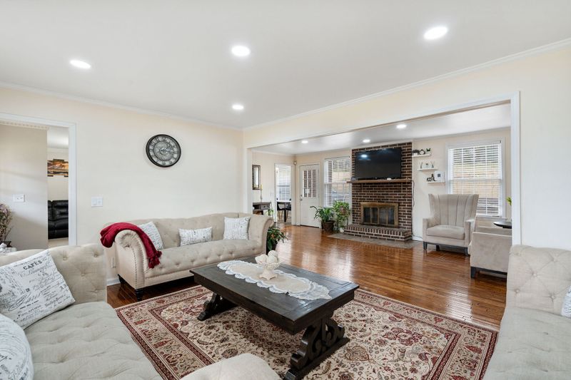 8008 Cloverland Dr, Nashville, TN 37211