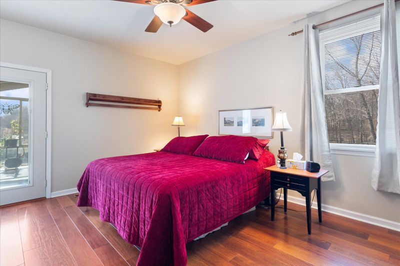 2 Park Ln, Hendersonville, TN 37075