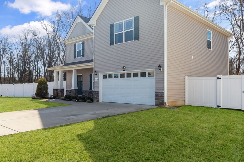 2018 Charismatic Pl, Murfreesboro, TN 37128