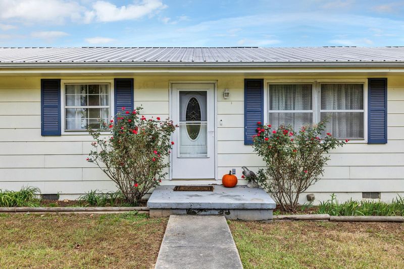 427 Oakwood Ter, Chickamauga, GA 30707