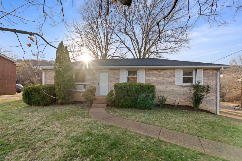 5903 Kinsdale Dr, Nashville, TN 37211