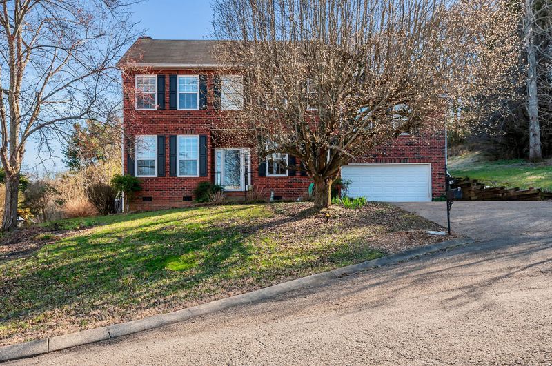 605 Glenridge Close, Nashville, TN 37221