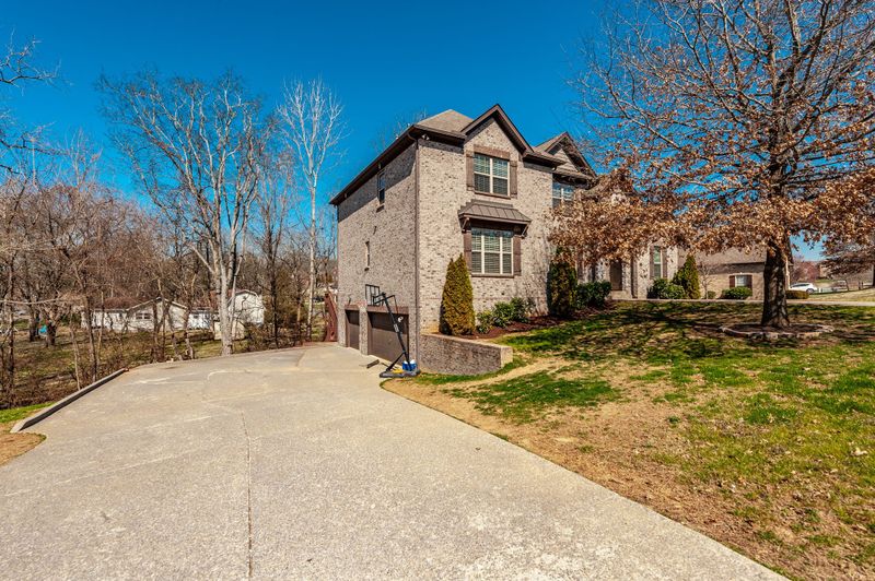 1005 Tower Hill Ln, Hendersonville, TN 37075