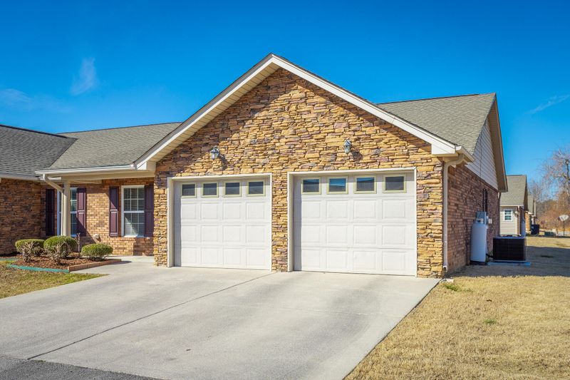 804 Applebrook Dr, Rossville, GA 30741