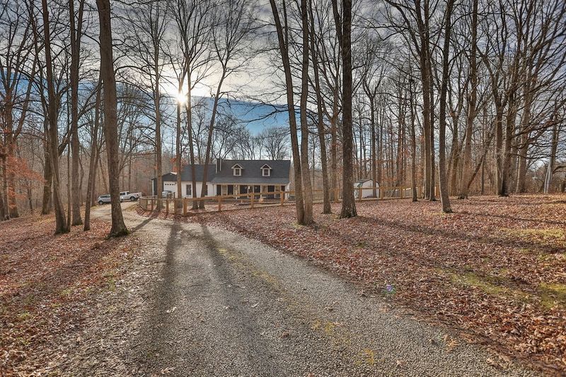 199 Broaderick Ln, Cottontown, TN 37048