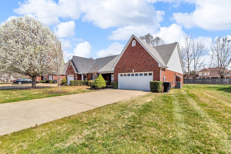 649 Stonetrace Dr, Murfreesboro, TN 37128