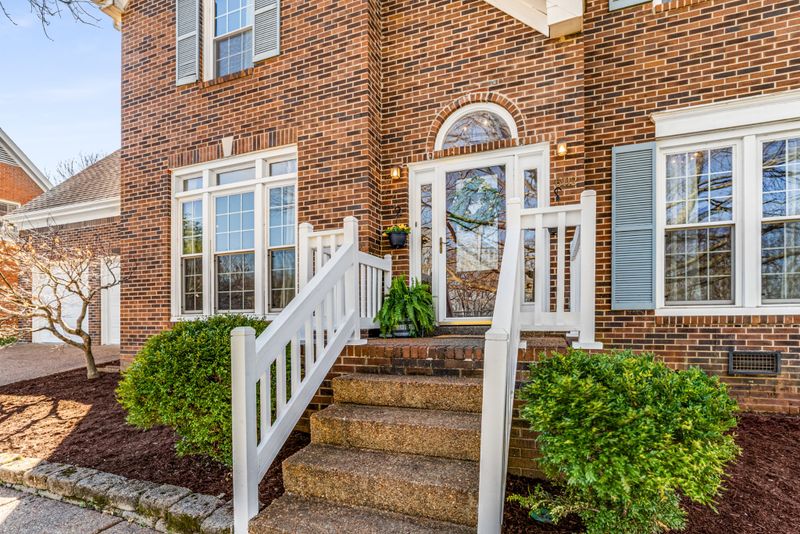 6112 S Riverbend Dr, Nashville, TN 37221
