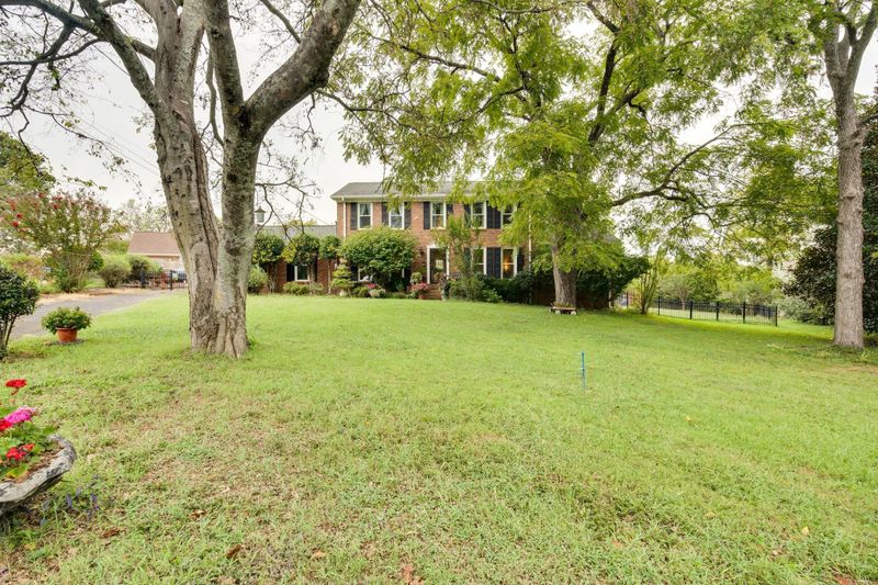 104 Lexington Sta, Hendersonville, TN 37075