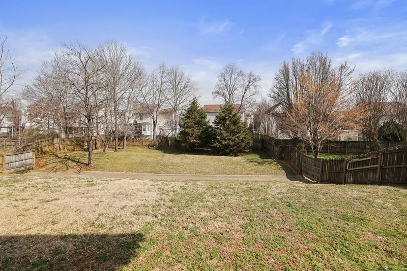 2024 Cairns Dr E, Mount Juliet, TN 37122