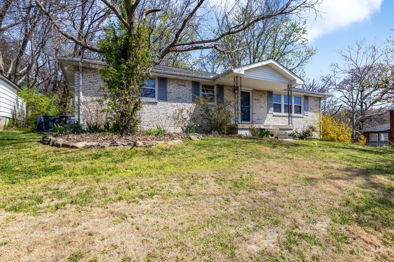 602 Glenpark Dr, Nashville, TN 37217