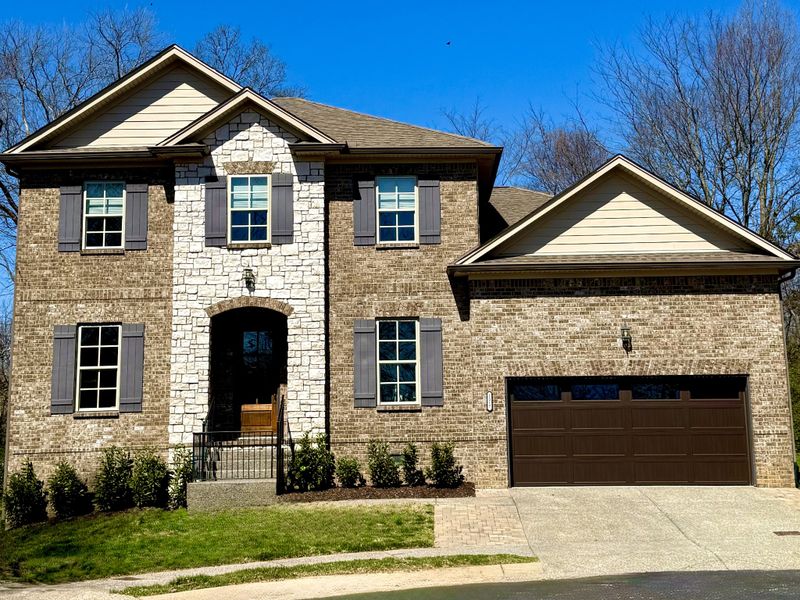 1017 Golf Club Ln E, Hendersonville, TN 37075