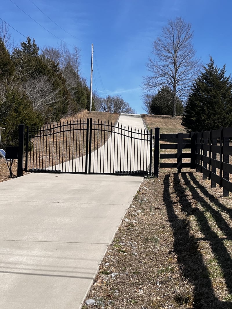 6702 Greenbrier Cemetery Rd, Greenbrier, TN 37073