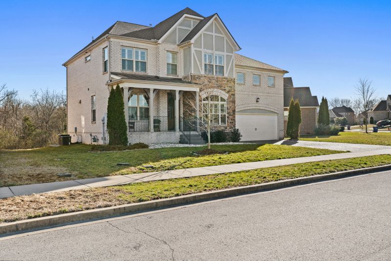 734 Burgess Dr, Goodlettsville, TN 37072
